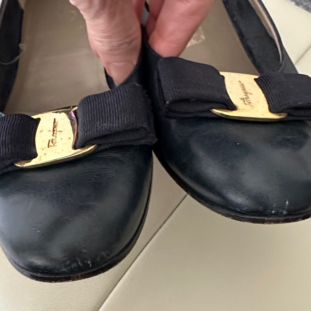 Salvatore Ferragamo Navy Leather Low Heel Pumps with Gold Bow Plaque - Picture 4 of 8